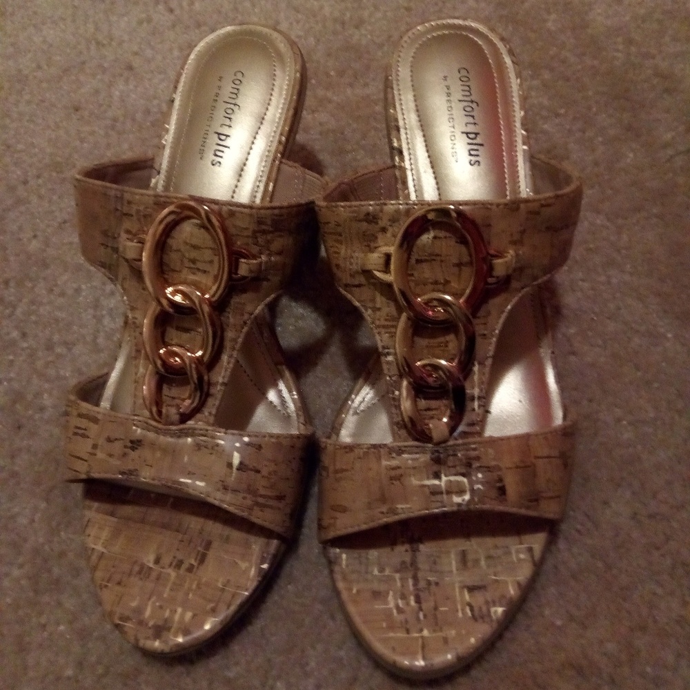 Comfort Plus Gold Women's slip on Heels size 8.5